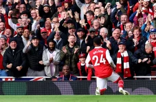 Arsenal Menang Besar,...