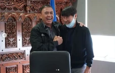 Pundit Sepak Bola Vietnam...
