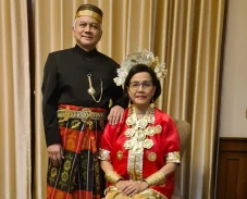 Kenakan Baju Adat Bugis,...