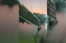 Jembatan Gantung di...