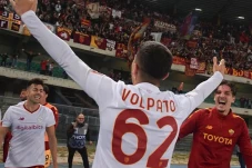 Hasil Verona vs AS Roma:...