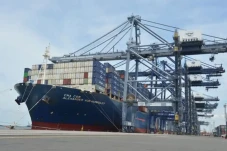 Kapal Kargo Terbesar...