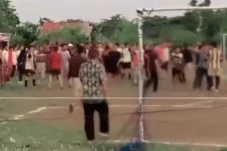 Pertandingan Sepak Bola...