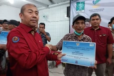 KKP Serahkan Bantuan...