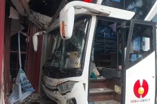 Kronologi Bus Bandara...