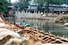 Bangun Rusun Warga Terdampak...