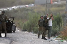Israel Lancarkan 1.200...