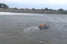 Tenggelam di Sungai...