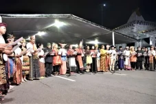 Pemkot Surabaya Berkomitmen...