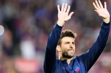 Gerard Pique Pensiun,...