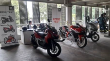 Deretan Motor Bensin...