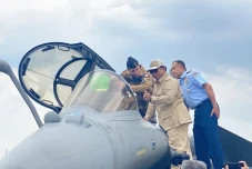 Momen Prabowo Saksikan...