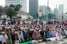 Momen Ratusan Pendemo...