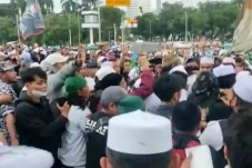Undang Keributan, Terduga...