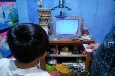 TV Analog Disuntik Mati,...