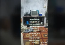 Viral Kakek-kakek Termenung...