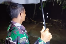 Sungai Cidamar Meluap,...