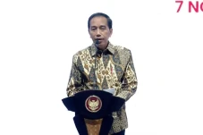Di Acara HUT ke-8 Partai...