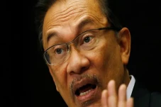 Candaan Anwar Ibrahim:...