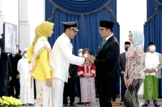 Hengky Kurniawan Resmi...