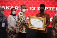 Atasi Kekurangan Guru...