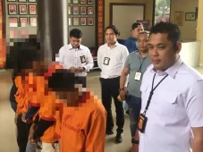 Tawarkan Kencan Sesama...