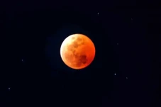 Gerhana Bulan Total,...