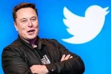 Gunakan Twitter, Elon...