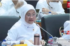 Menaker Sebut Upah Minimum...