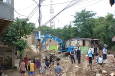 Normalisasi Ciliwung,...