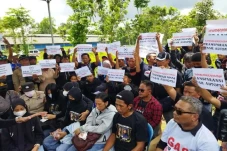Aremania Desak Korban...