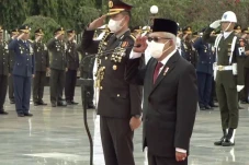 Wapres Maruf Amin Pimpin...