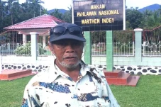 Penjaga Makam Pahlawan...