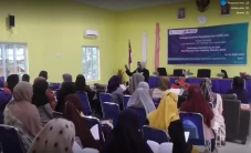 Dosen FK Unair Beri...