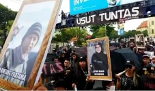 40 Hari Tragedi Kanjuruhan,...