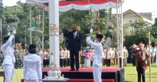 Terharu! Soepardjo,...
