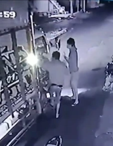 Polisi Buru 3 Warga...