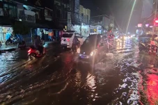 Hujan Lebat Guyur Kota...