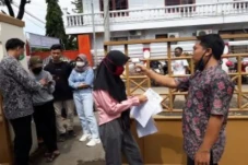 Sepi Orderan, Ribuan...
