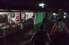 Tanggul Jebol, Ratusan...