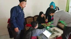 TKSK Gresik Bantu Dispendukcapil...