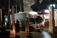 Sopir Mengantuk, Truk...