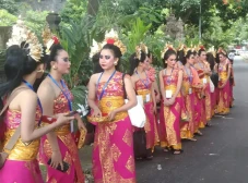 Tiba di Bali, Delegasi...