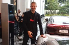 Porsche Bakal Bangun...