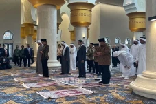 Momen Prabowo Sholat...