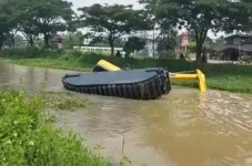 Viral! Ekskavator Tenggelam...