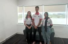 Tiga Atlet Berkuda Indonesia...