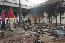 Diterjang Hujan dan...
