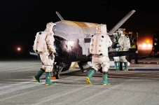908 Hari di Orbit, Pesawat...