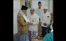 Anies Baswedan Dihadiahi...